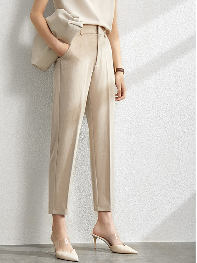Amii Minimalist Suit Set
